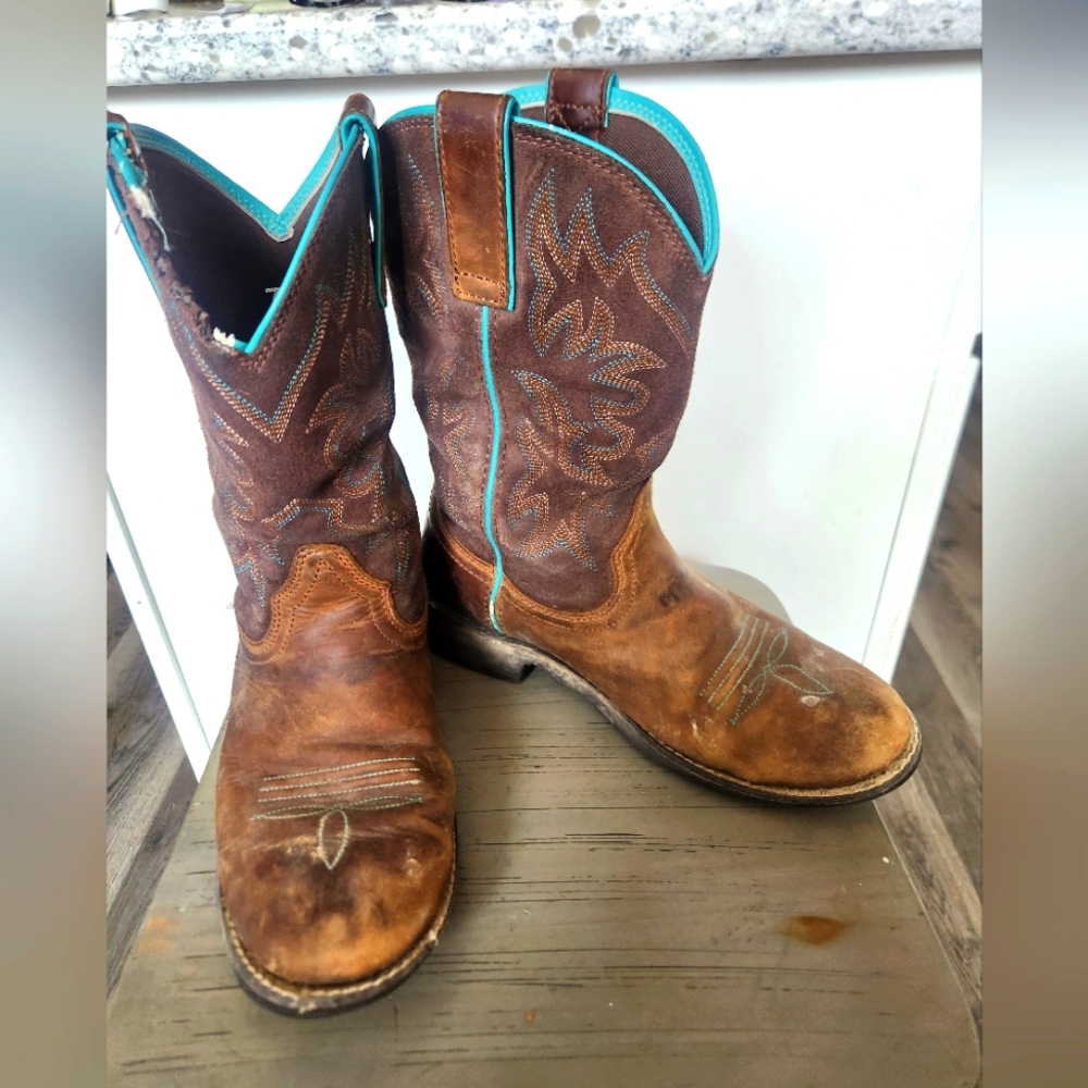 Ariat Western Cowboy Boots with Blue Accents